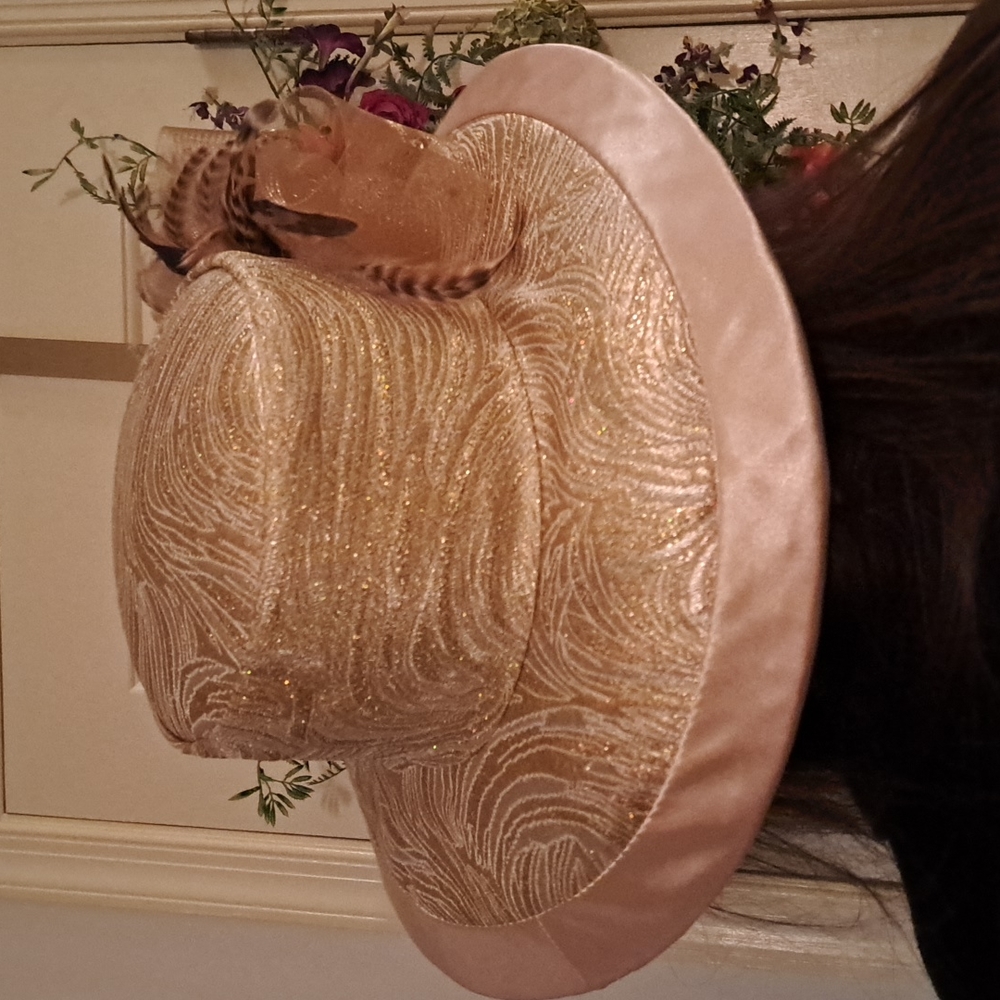 Lisa Rene gold hat - Picture 3 of 4